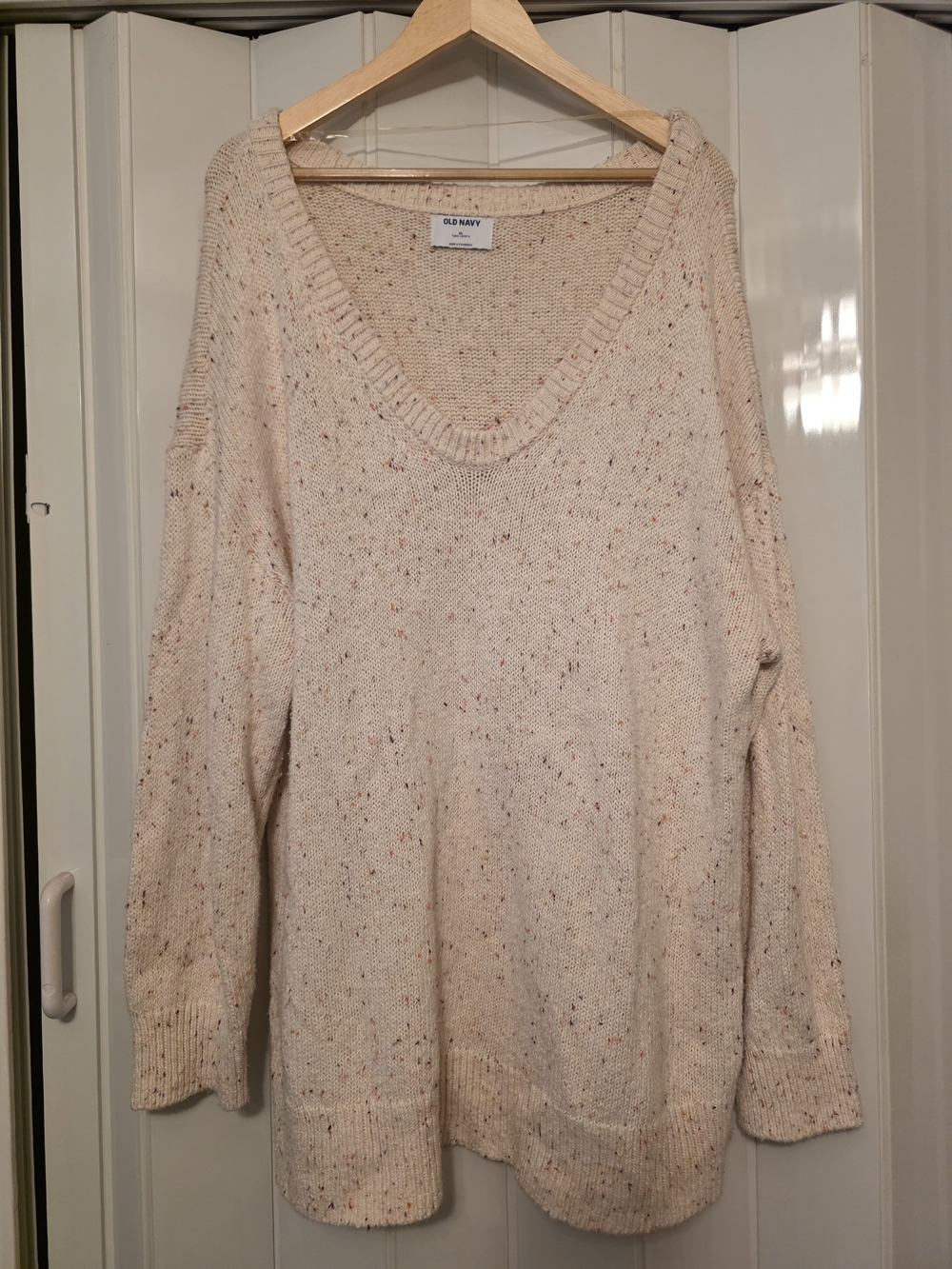 Old Navy Cream Speckled V-Neck Sweater